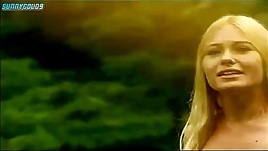 ZUM ZWEITEN FR&Uuml_HST&Uuml_CK HEISSE LIEBE: Playing Badminton Fully Nude