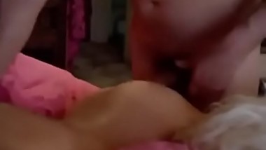 Coroa fode namorada do filho a for&ccedil_a