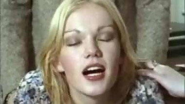 Threesome Brigitte Lahaie Blondes humides (1978) sc2